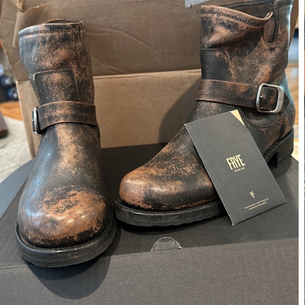 🖤NWT FRYE Veronica Short Bootie Black Distressed🖤